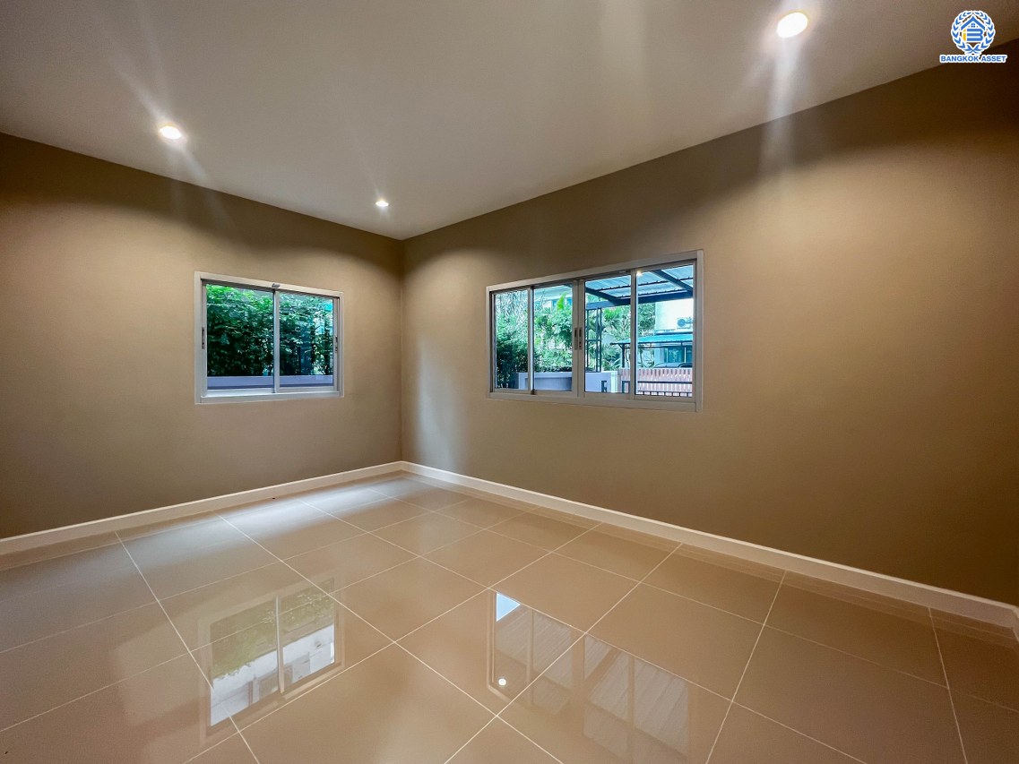 บ้านมือสองตกแต่งใหม่ โครงการ ไลฟ์บางกอกบูเลอวาร์ด ราชพฤกษ์-จรัญ เนื้อที่ 50.8 ตร.ว. ดีไซน์ตอบทุกไลฟ์สไตล์ ฟังก์ชัน 3 ห้องนอน 3 ห้องน้ำ 1 ห้องอเนกประสงค์ จอดรถได้ 2 คัน บนทำเลเชื่อมต่อทุกเส้นทาง ใกล้รถไฟฟ้าสายสีน้ำเงิน "สถานีบางหว้า" และจุดขึ้นทางด่วน "กาญจนาภิเษก"